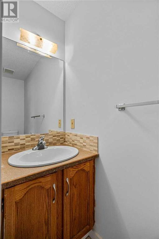 Single Family House Bi-level for Sale in  Hunterhorn Crescent NE Huntington Hills Calgary 