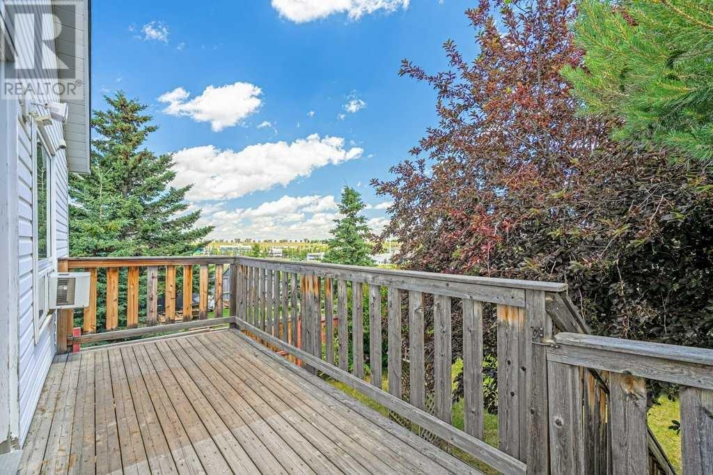 Single Family House Bi-level for Sale in  Hunterhorn Crescent NE Huntington Hills Calgary 