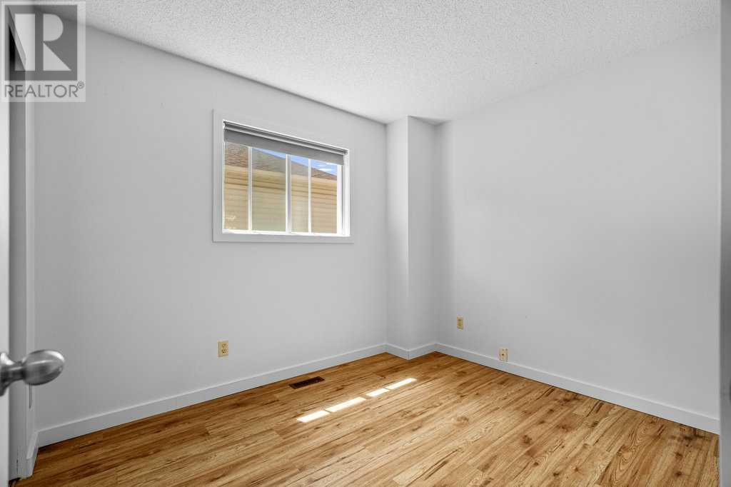 Single Family House Bi-level for Sale in  Hunterhorn Crescent NE Huntington Hills Calgary 