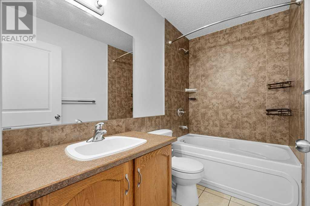 Single Family House Bi-level for Sale in  Hunterhorn Crescent NE Huntington Hills Calgary 