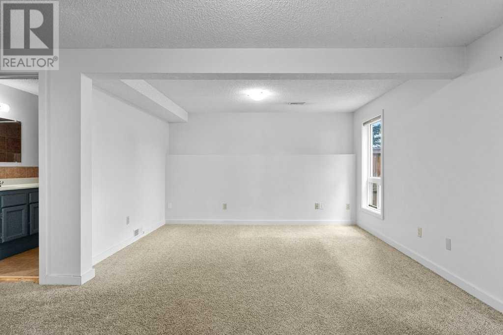 Single Family House Bi-level for Sale in  Hunterhorn Crescent NE Huntington Hills Calgary 