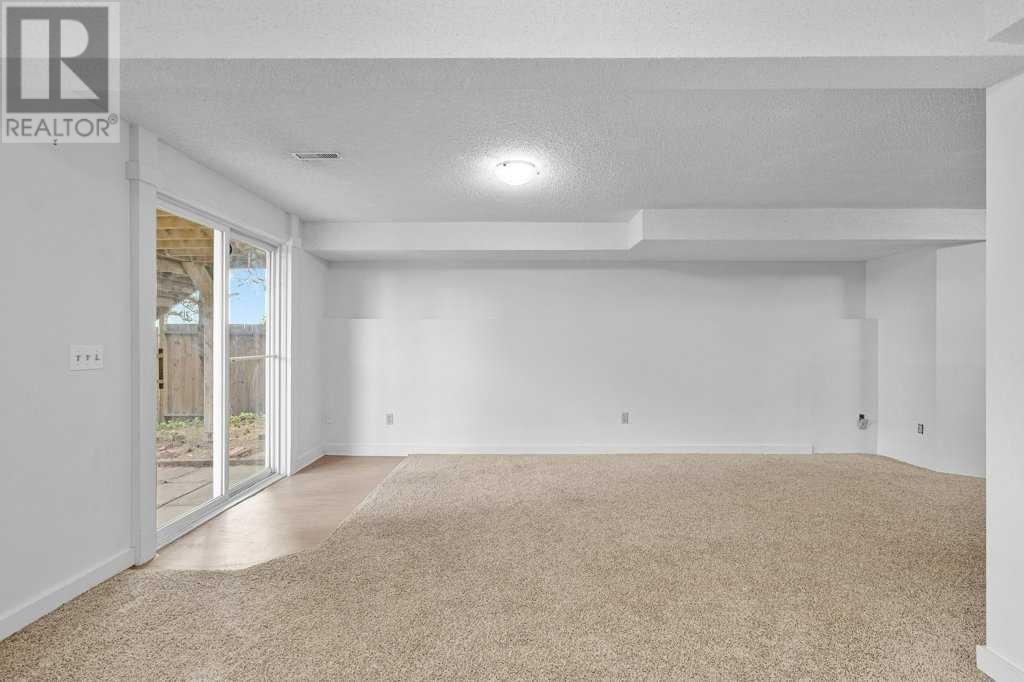 Single Family House Bi-level for Sale in  Hunterhorn Crescent NE Huntington Hills Calgary 