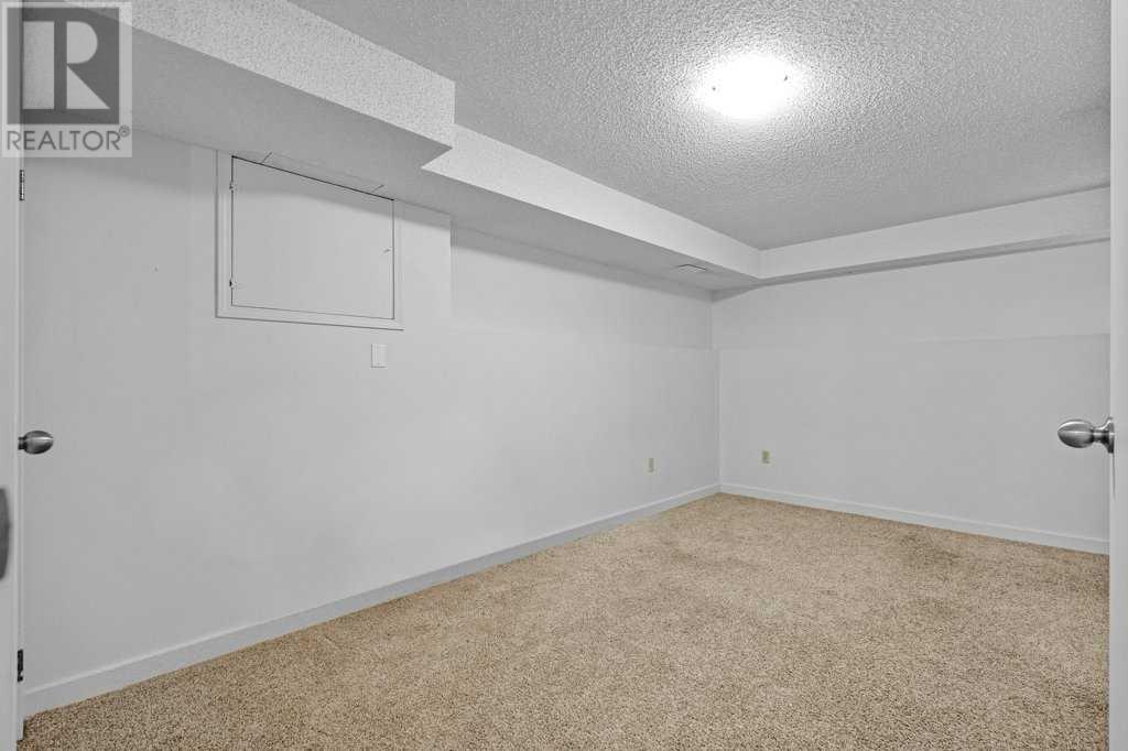 Single Family House Bi-level for Sale in  Hunterhorn Crescent NE Huntington Hills Calgary 