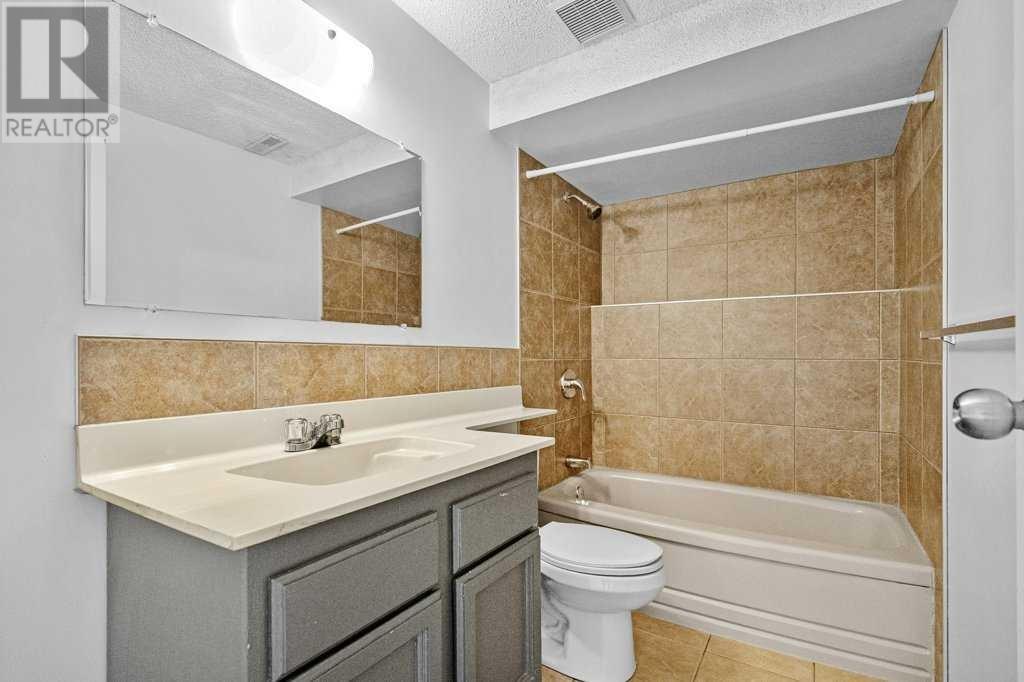 Single Family House Bi-level for Sale in  Hunterhorn Crescent NE Huntington Hills Calgary 