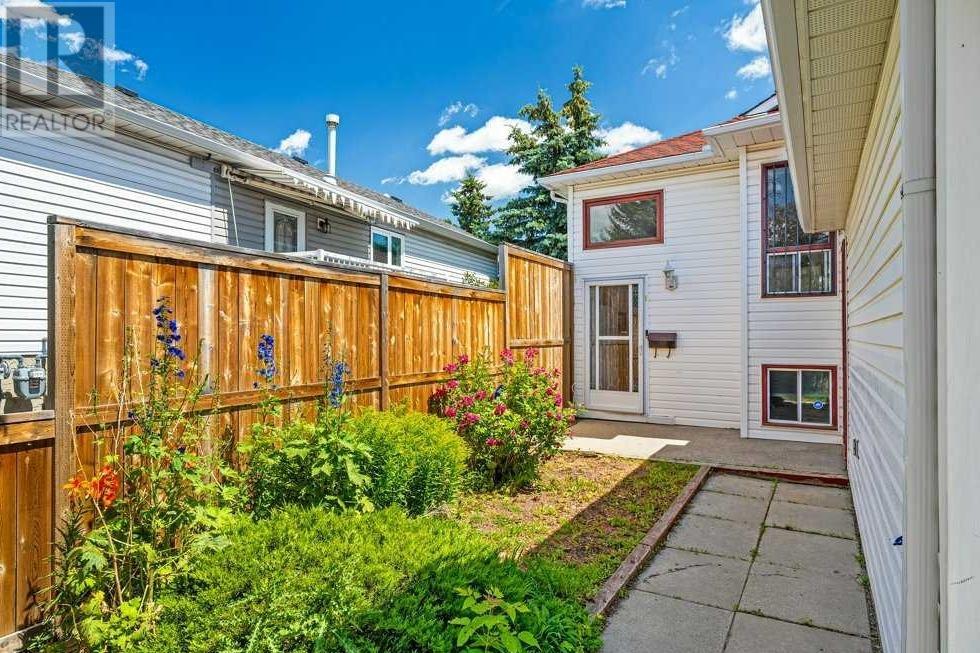 Single Family House Bi-level for Sale in  Hunterhorn Crescent NE Huntington Hills Calgary 