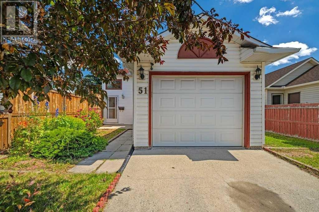 Single Family House Bi-level for Sale in  Hunterhorn Crescent NE Huntington Hills Calgary 