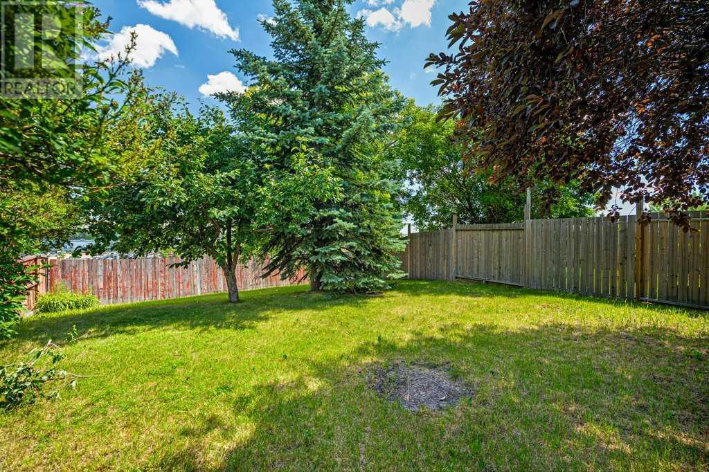 Single Family House Bi-level for Sale in  Hunterhorn Crescent NE Huntington Hills Calgary 