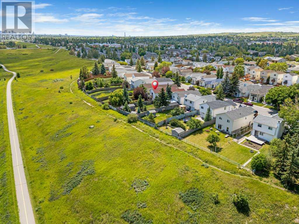 Single Family House Bi-level for Sale in  Hunterhorn Crescent NE Huntington Hills Calgary 