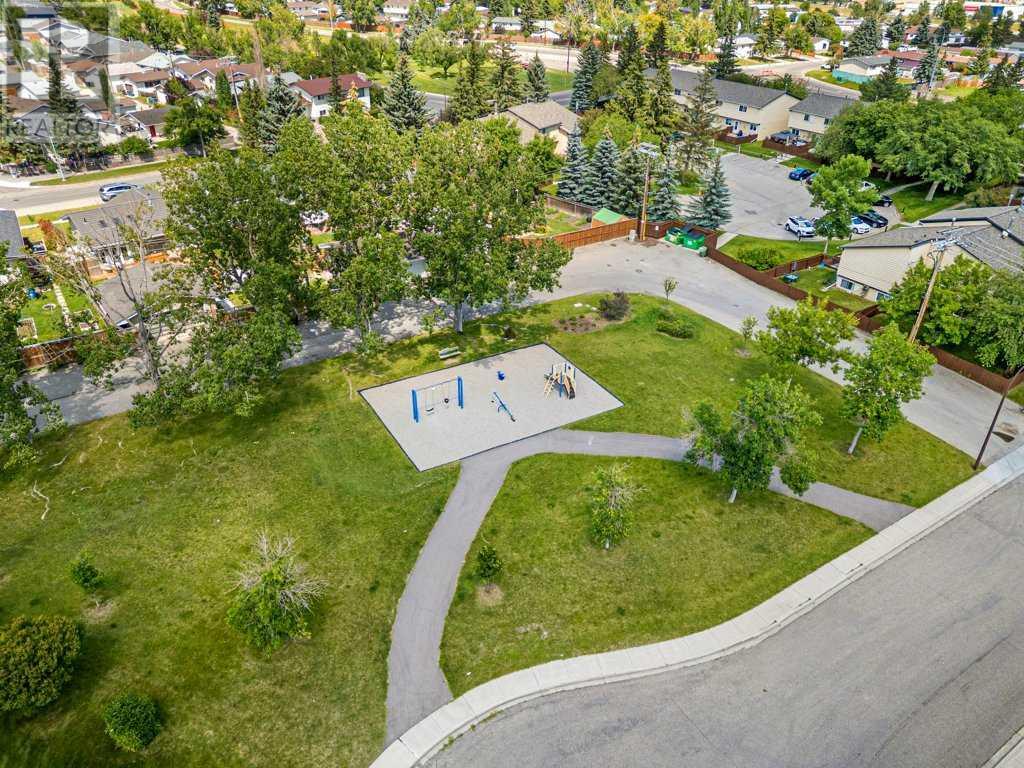 Single Family House Bi-level for Sale in  Hunterhorn Crescent NE Huntington Hills Calgary 