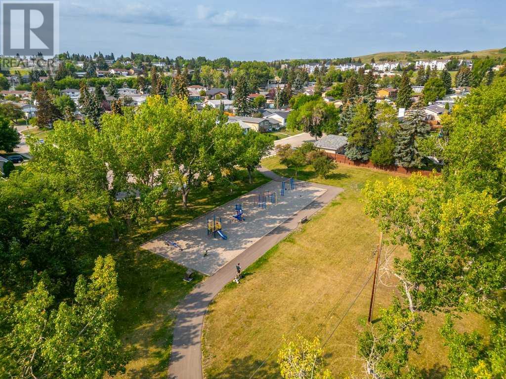 Single Family House Bi-level for Sale in  Hunterhorn Crescent NE Huntington Hills Calgary 