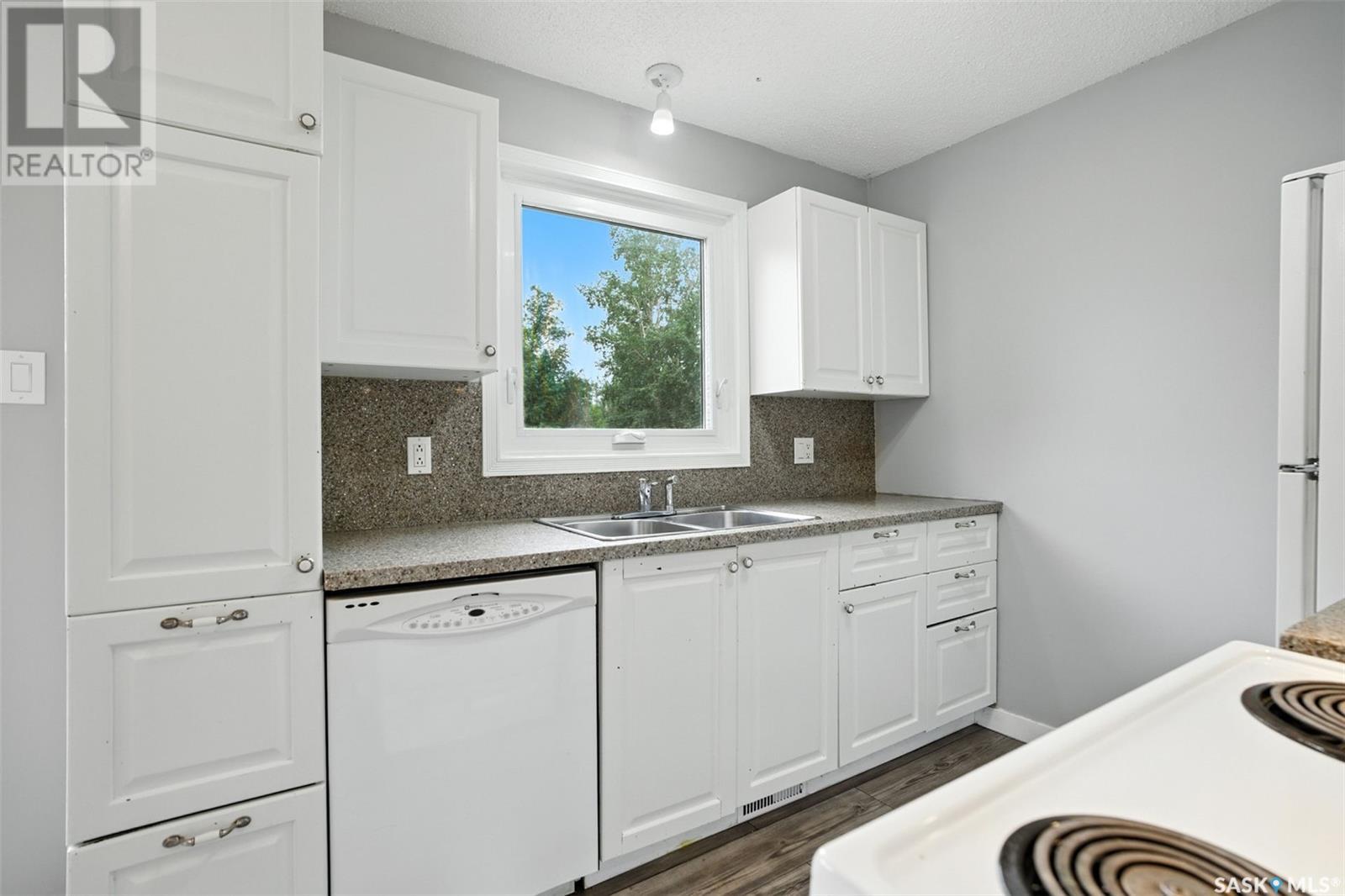 Single Family House 2 Level for Sale in  Taylor STREET E Saskatoon 