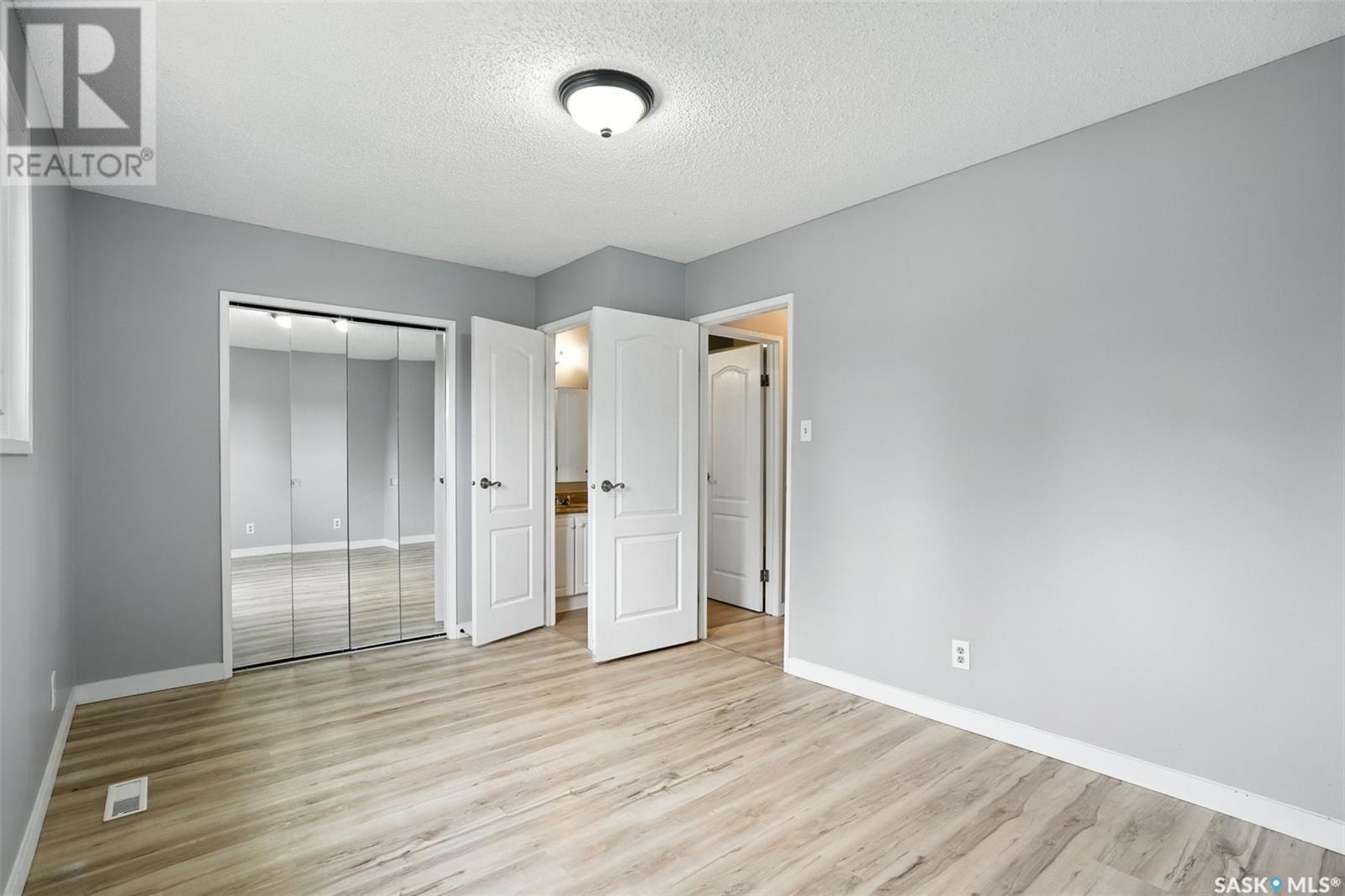 Single Family House 2 Level for Sale in  Taylor STREET E Saskatoon 