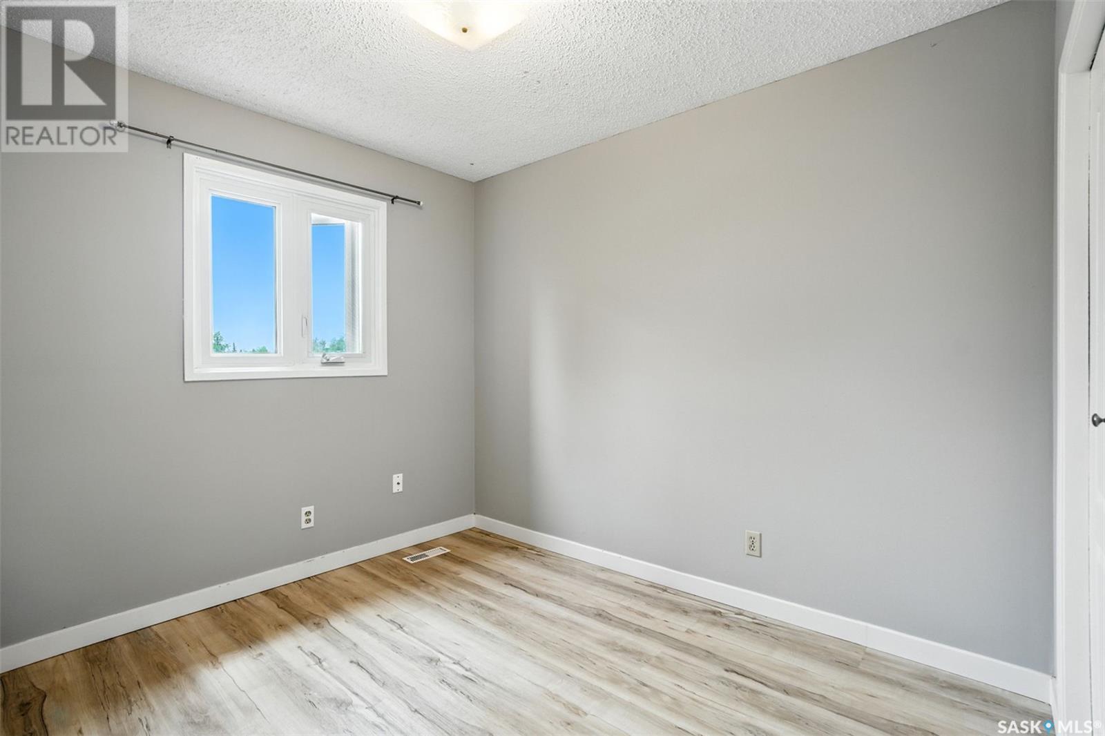 Single Family House 2 Level for Sale in  Taylor STREET E Saskatoon 