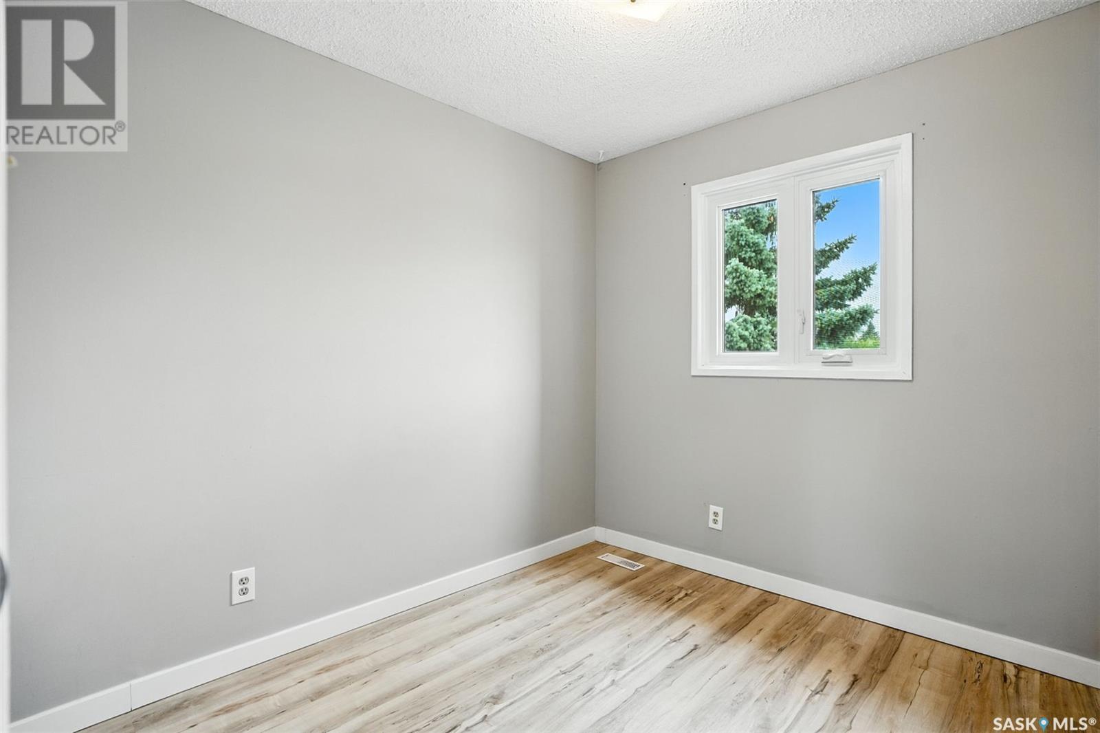 Single Family House 2 Level for Sale in  Taylor STREET E Saskatoon 