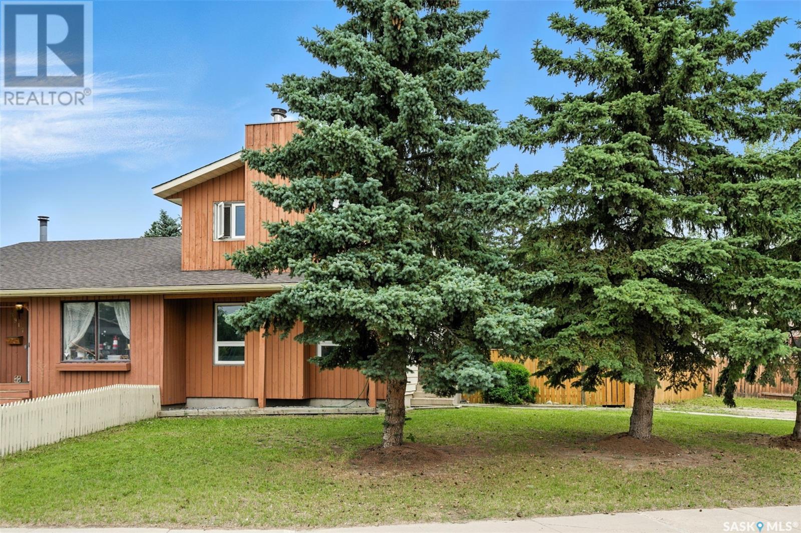Single Family House 2 Level for Sale in  Taylor STREET E Saskatoon 