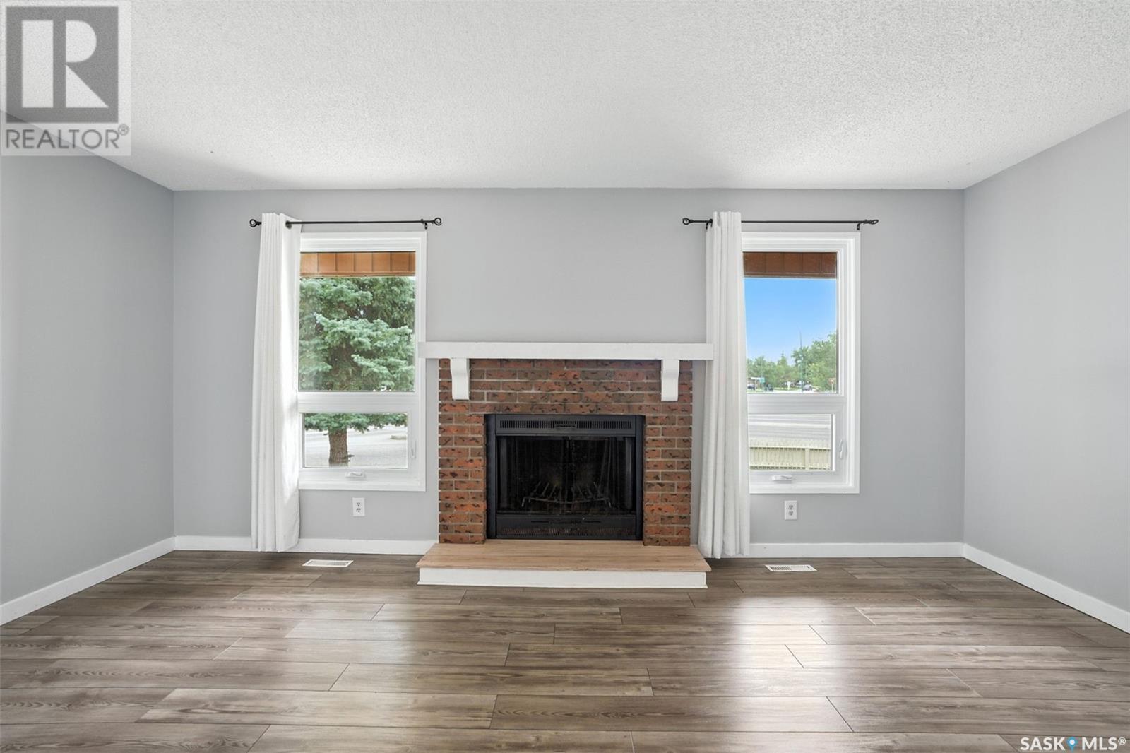 Single Family House 2 Level for Sale in  Taylor STREET E Saskatoon 
