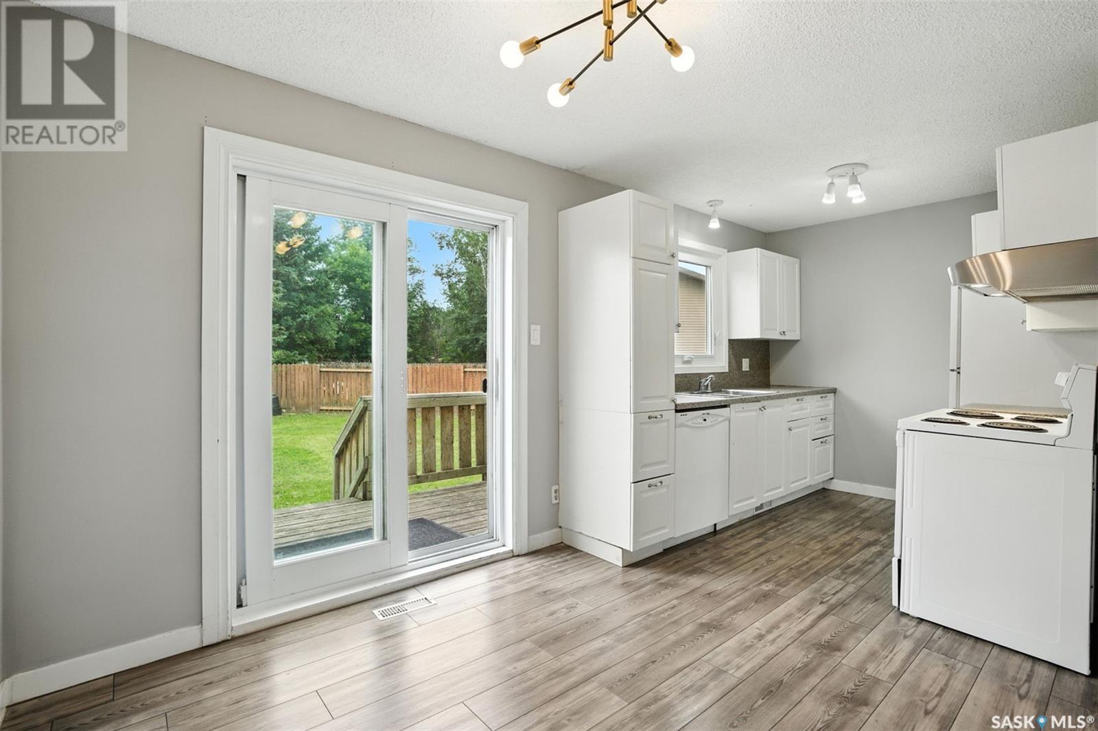 Single Family House 2 Level for Sale in  Taylor STREET E Saskatoon 