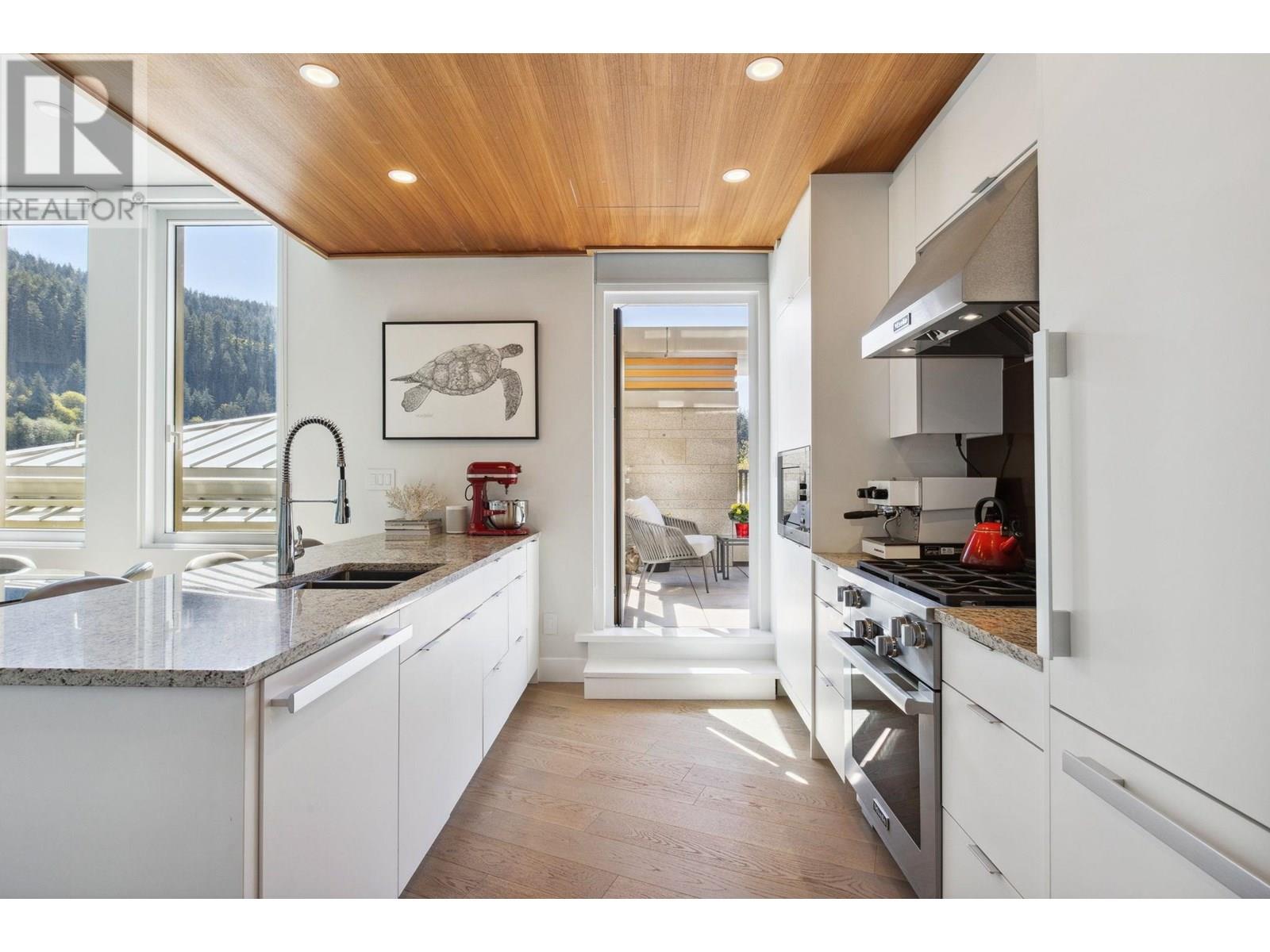 509 6707 NELSON AVENUE, West Vancouver