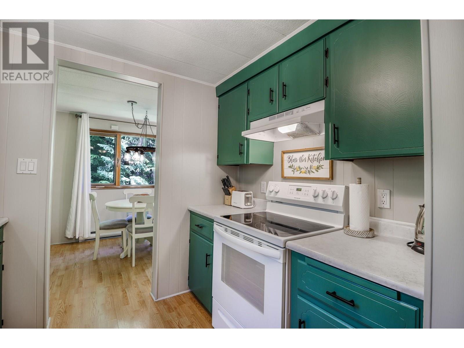15730 PETERS Road, Crawford Bay