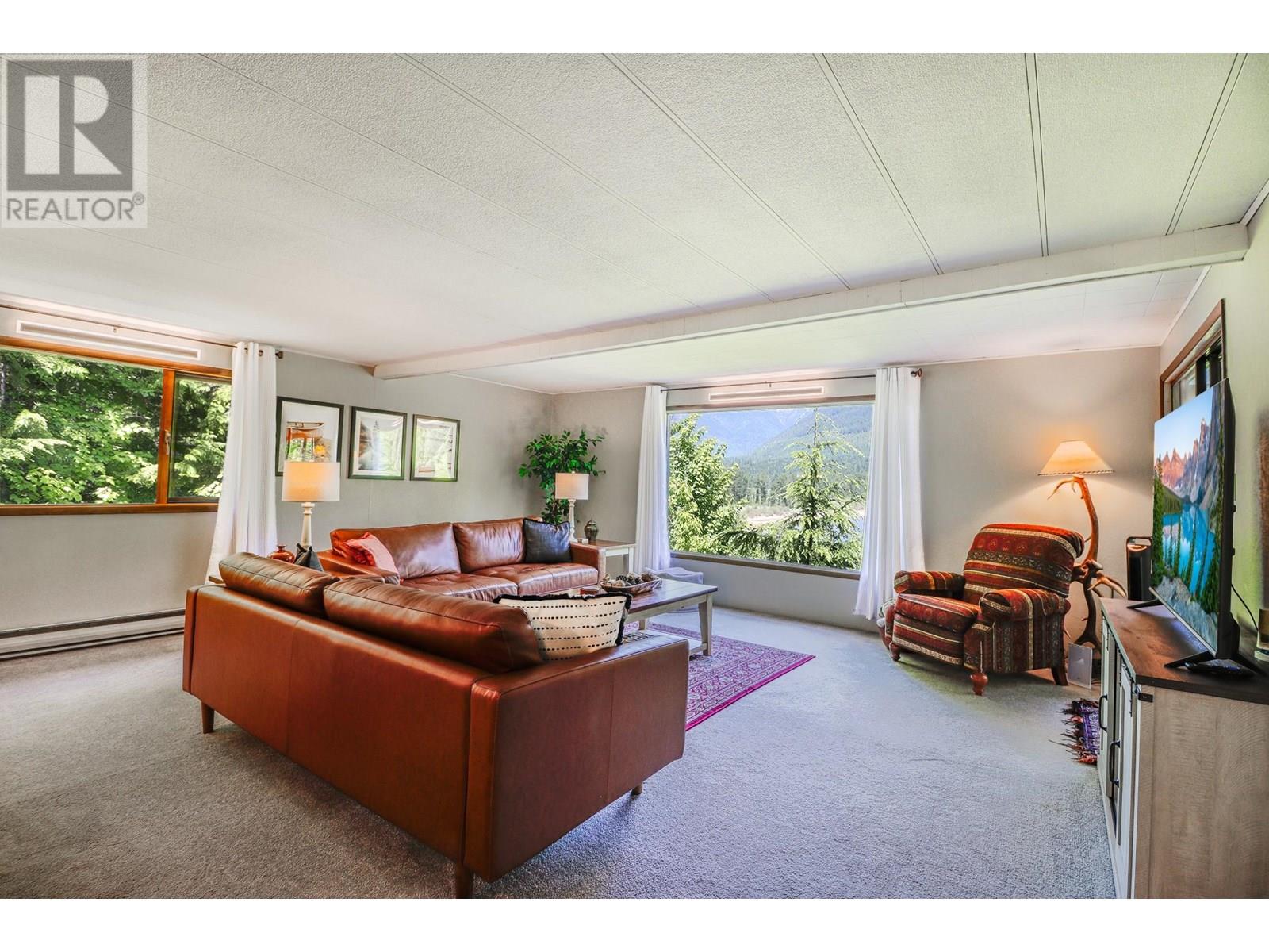 15730 PETERS Road, Crawford Bay