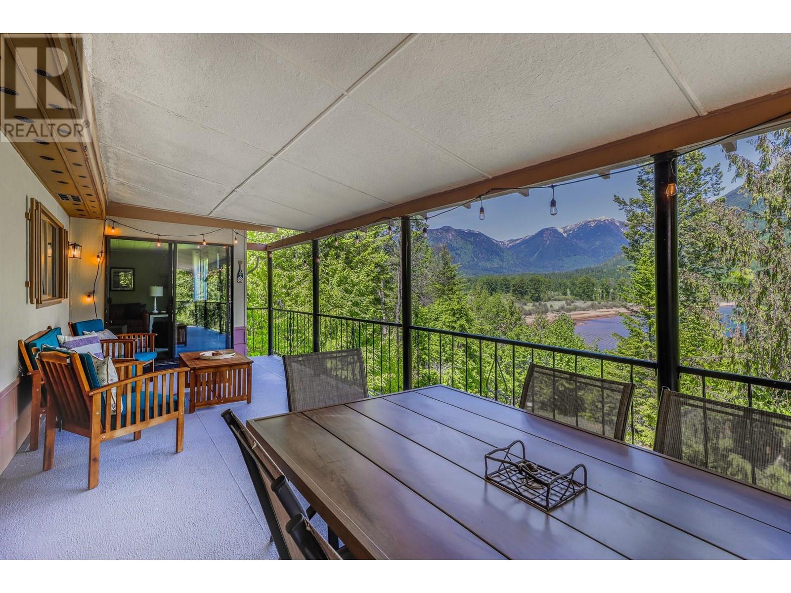 15730 PETERS Road, Crawford Bay