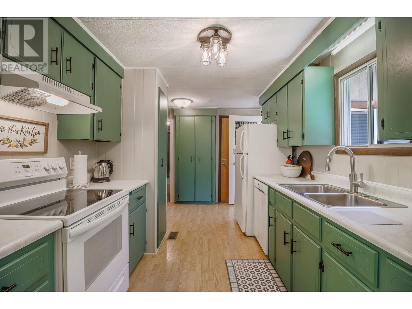 15730 PETERS Road, Crawford Bay