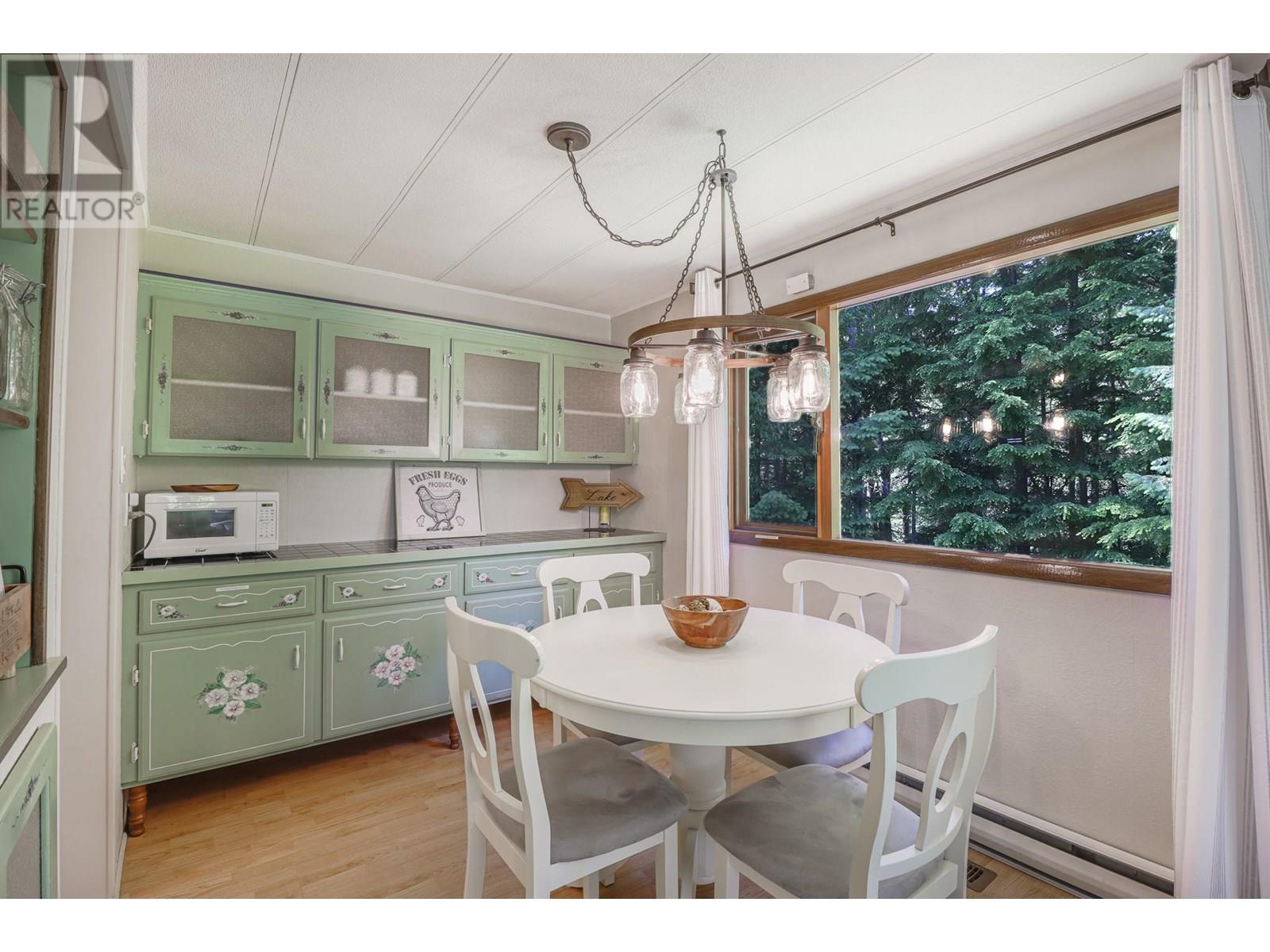 15730 PETERS Road, Crawford Bay