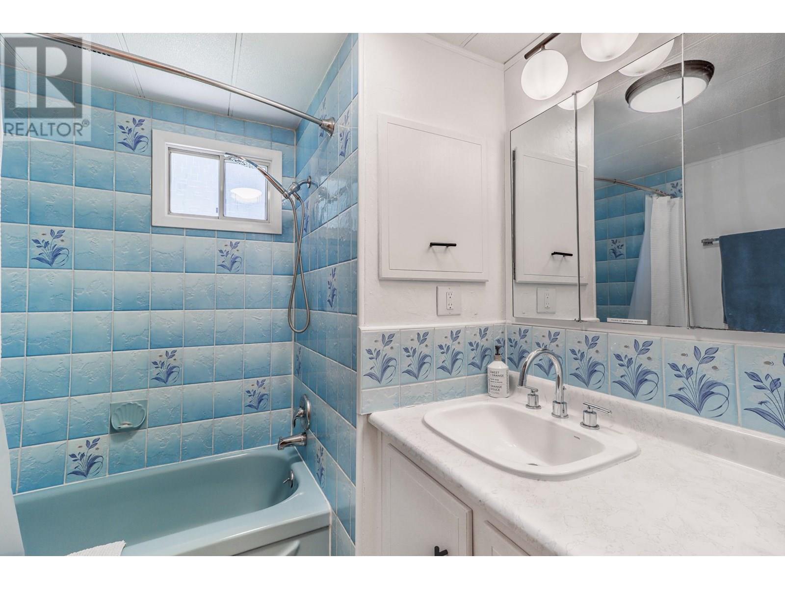 15730 PETERS Road, Crawford Bay