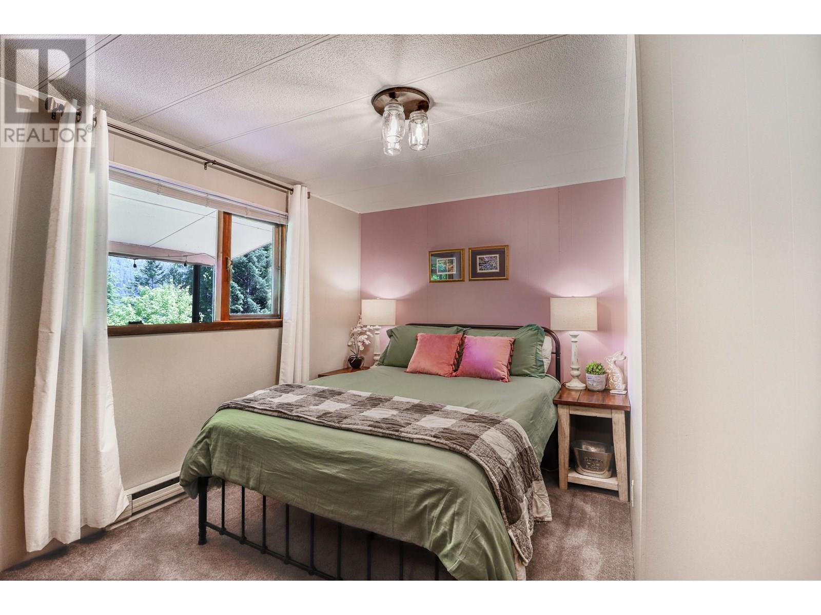 15730 PETERS Road, Crawford Bay