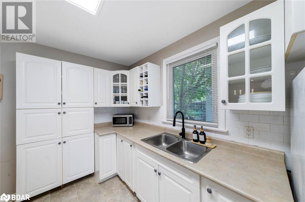 Photo 10 of 88 Penetang Street, Barrie ON