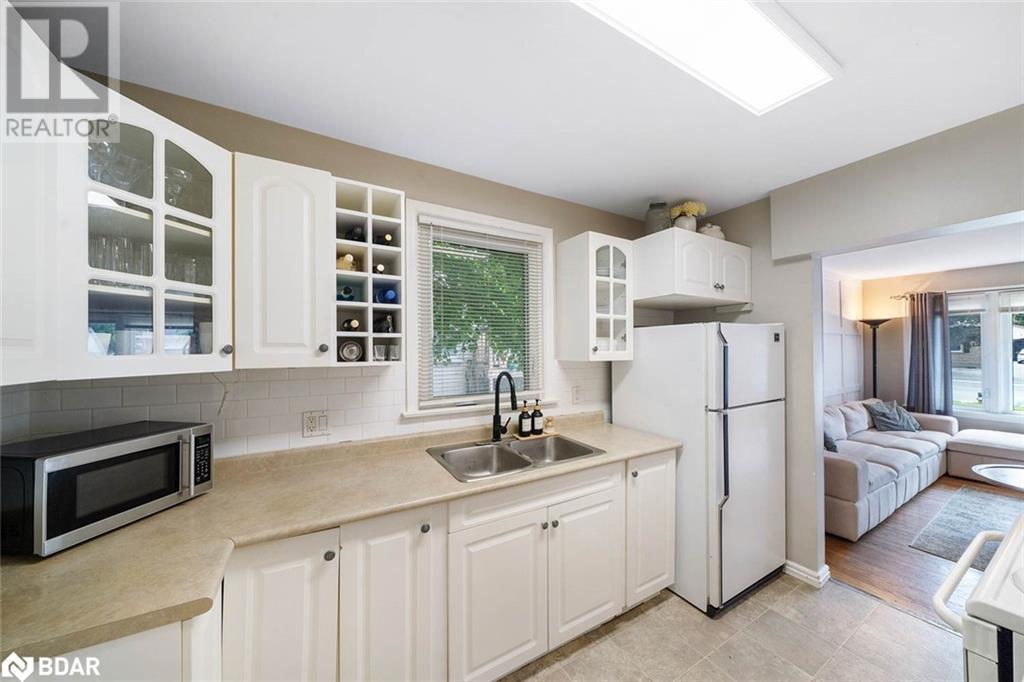 Photo 11 of 88 Penetang Street, Barrie ON
