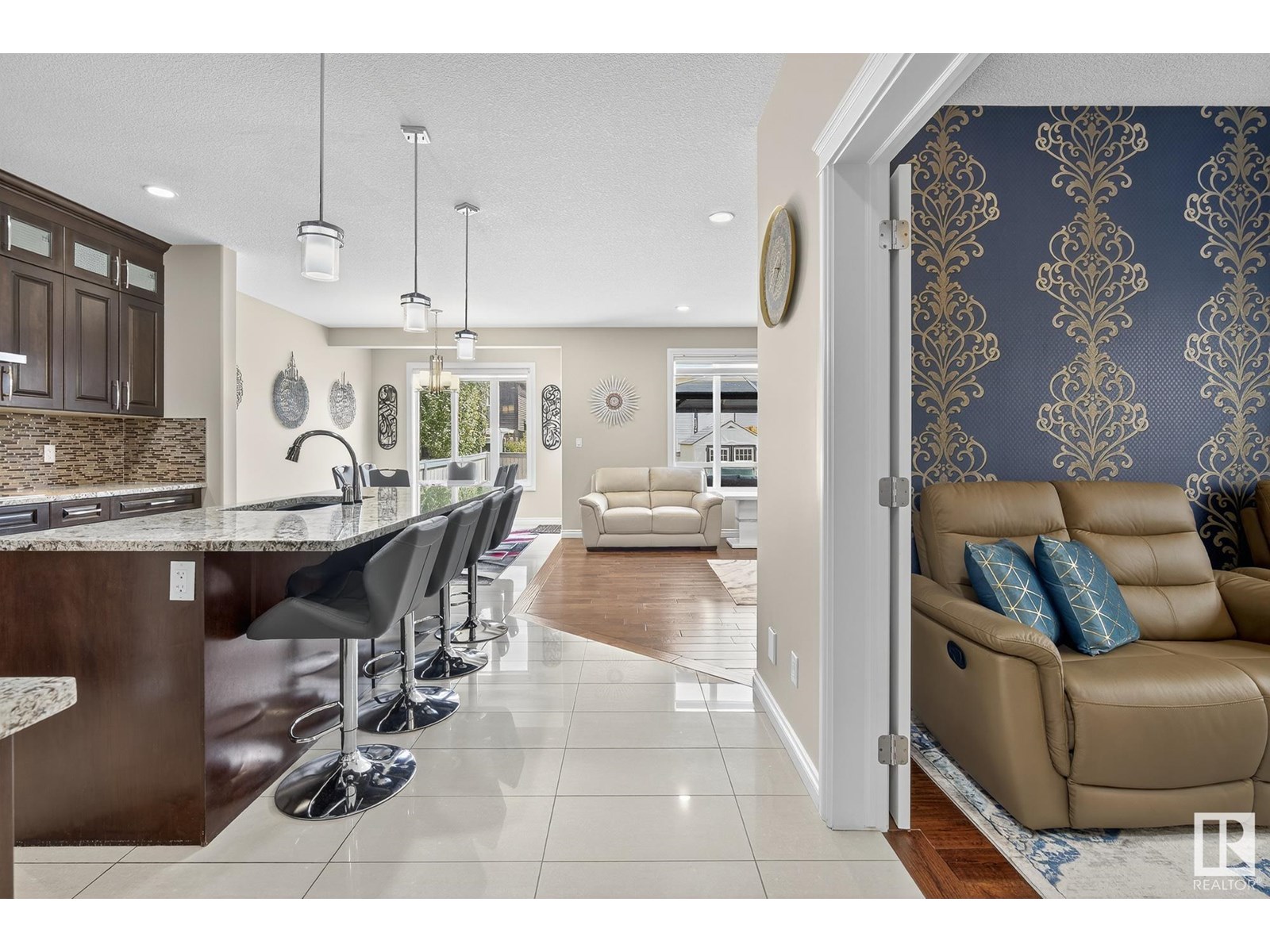 Photo 2 of 16259 137 St Nw, Edmonton AB