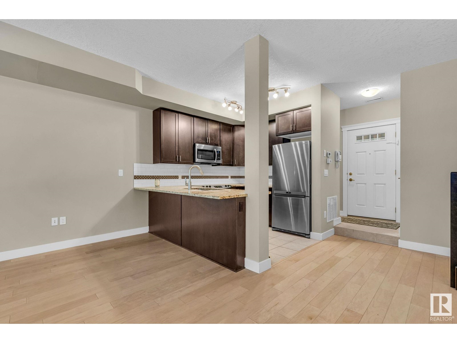 Photo 8 of 4 11518 76 Av Nw, Edmonton AB