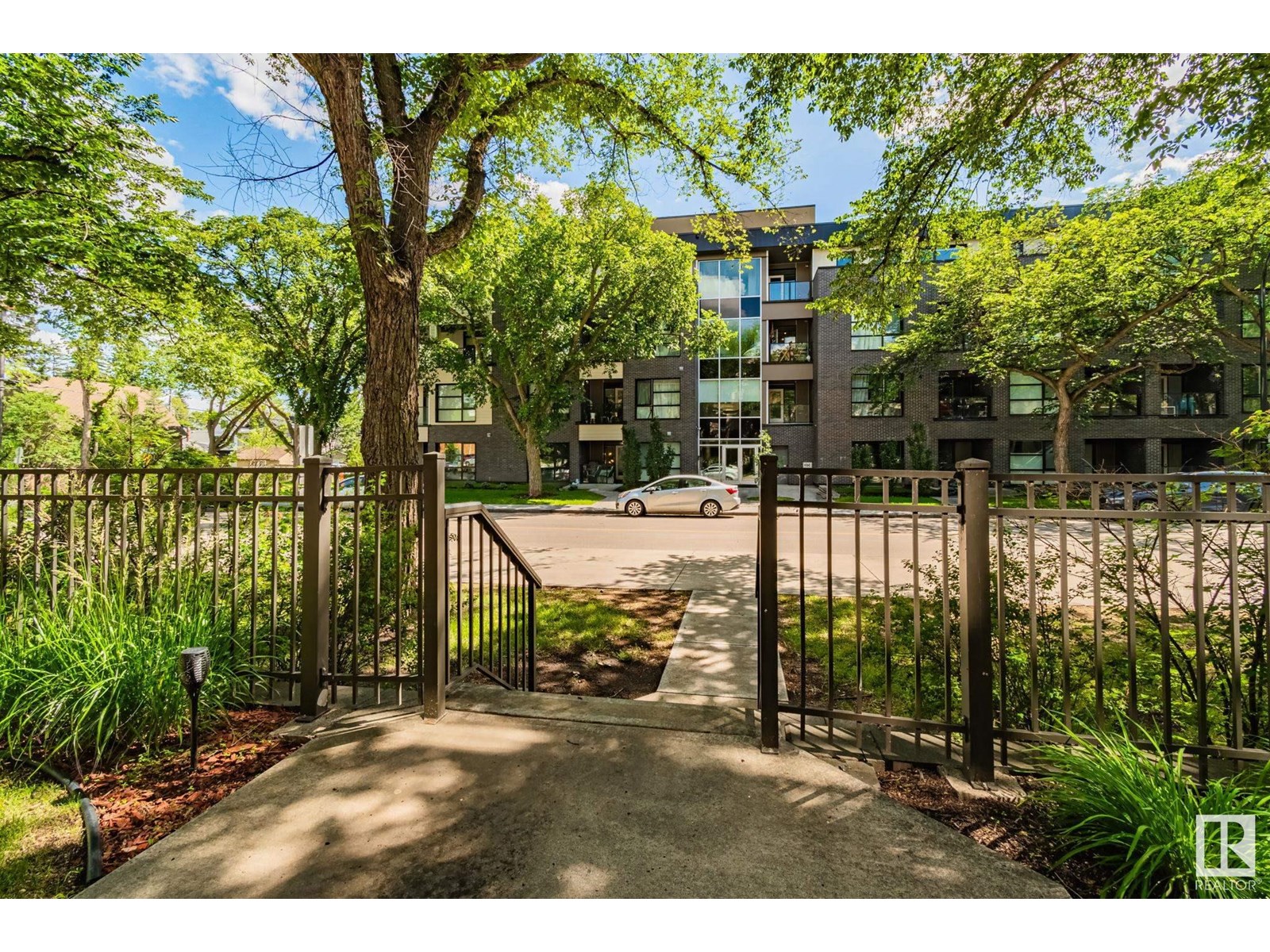 Photo 49 of 4 11518 76 Av Nw, Edmonton AB