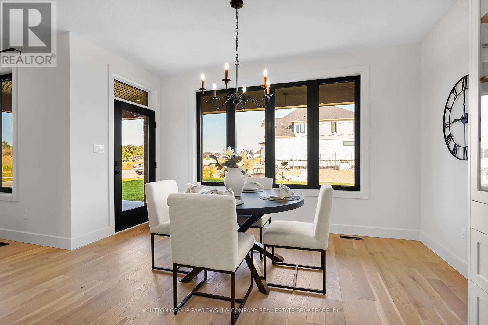 Single Family House for Sale in  SPRUCE CRESCENT North Middlesex (Parkhill) 