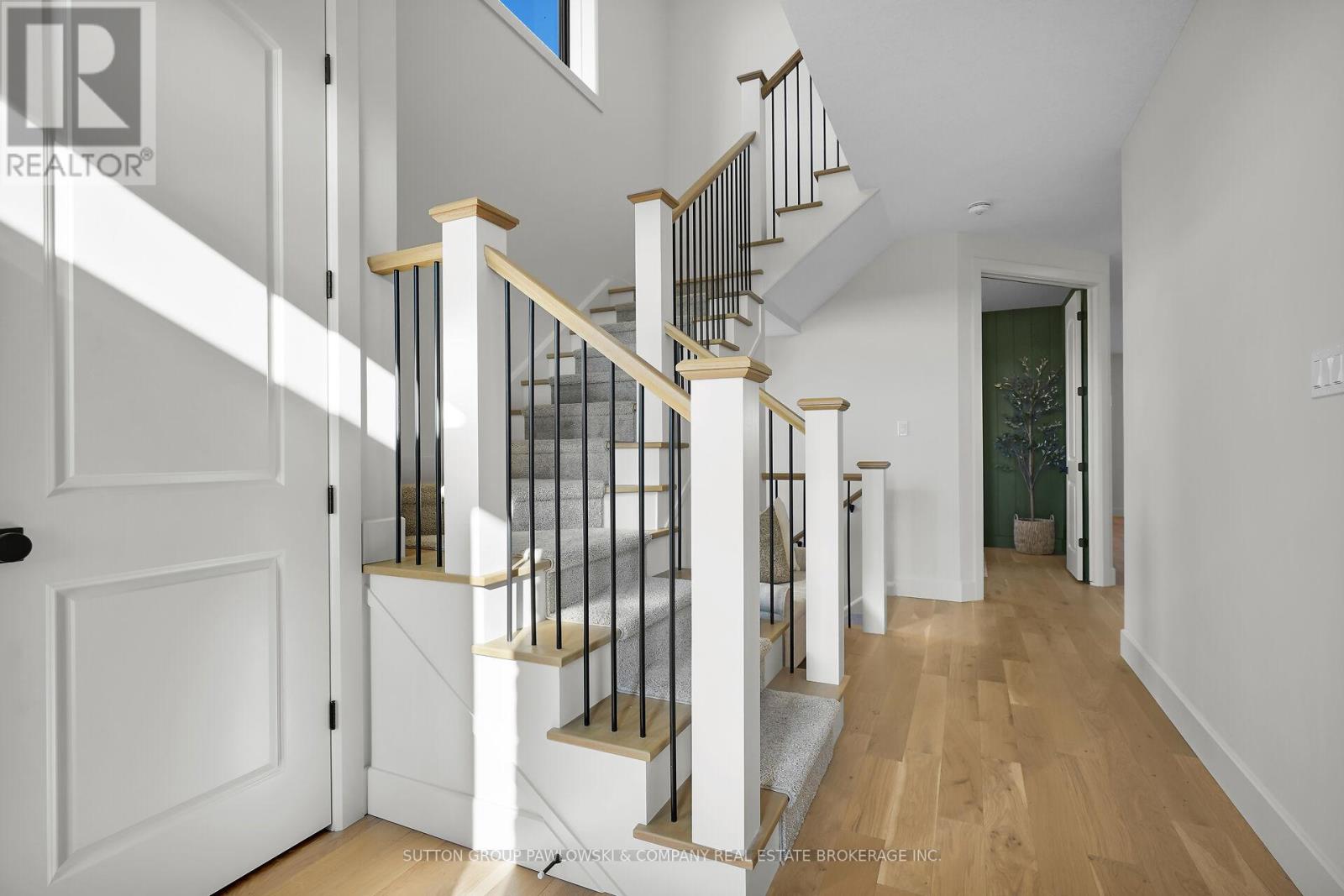 Single Family House for Sale in  SPRUCE CRESCENT North Middlesex (Parkhill) 