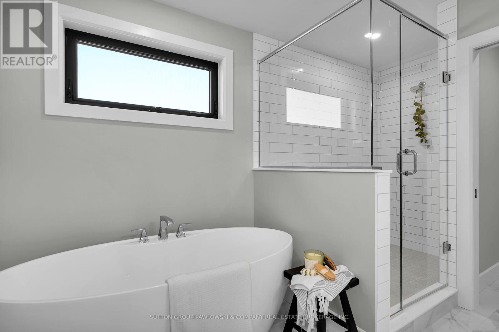 Single Family House for Sale in  SPRUCE CRESCENT North Middlesex (Parkhill) 