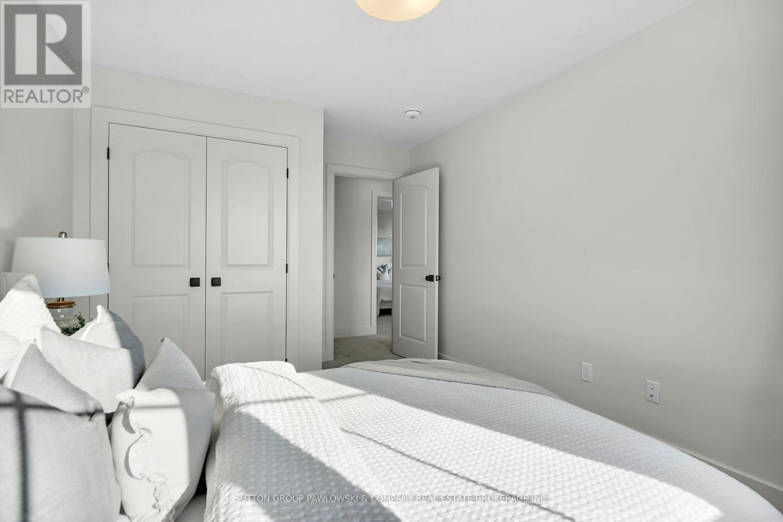 Single Family House for Sale in  SPRUCE CRESCENT North Middlesex (Parkhill) 