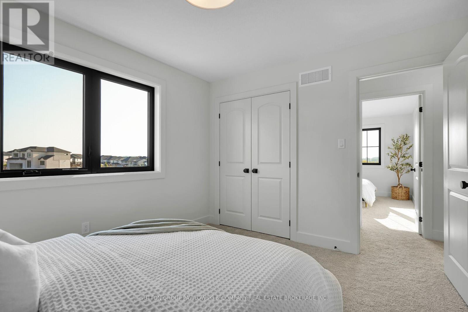 Single Family House for Sale in  SPRUCE CRESCENT North Middlesex (Parkhill) 