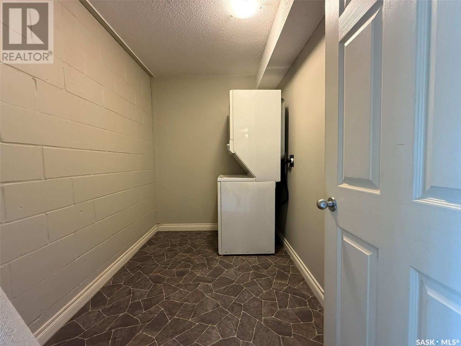 Photo 11 of 3 1811 8th Avenue N, Regina SK