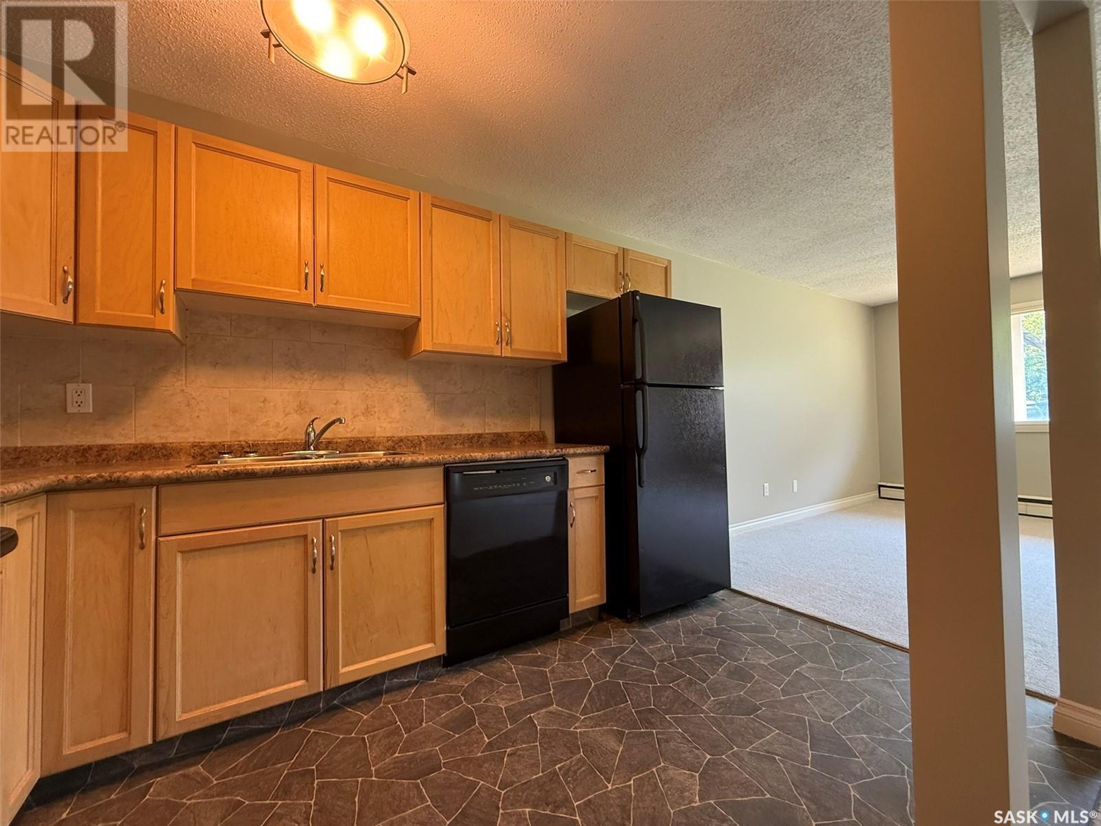 Photo 4 of 3 1811 8th Avenue N, Regina SK
