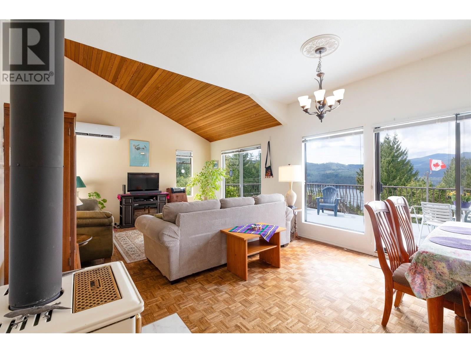5821 DEERHORN DRIVE, Sechelt