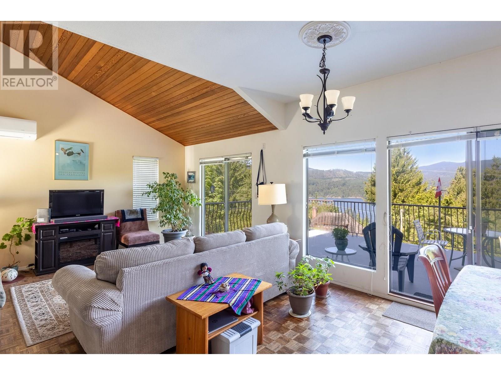 5821 DEERHORN DRIVE, Sechelt