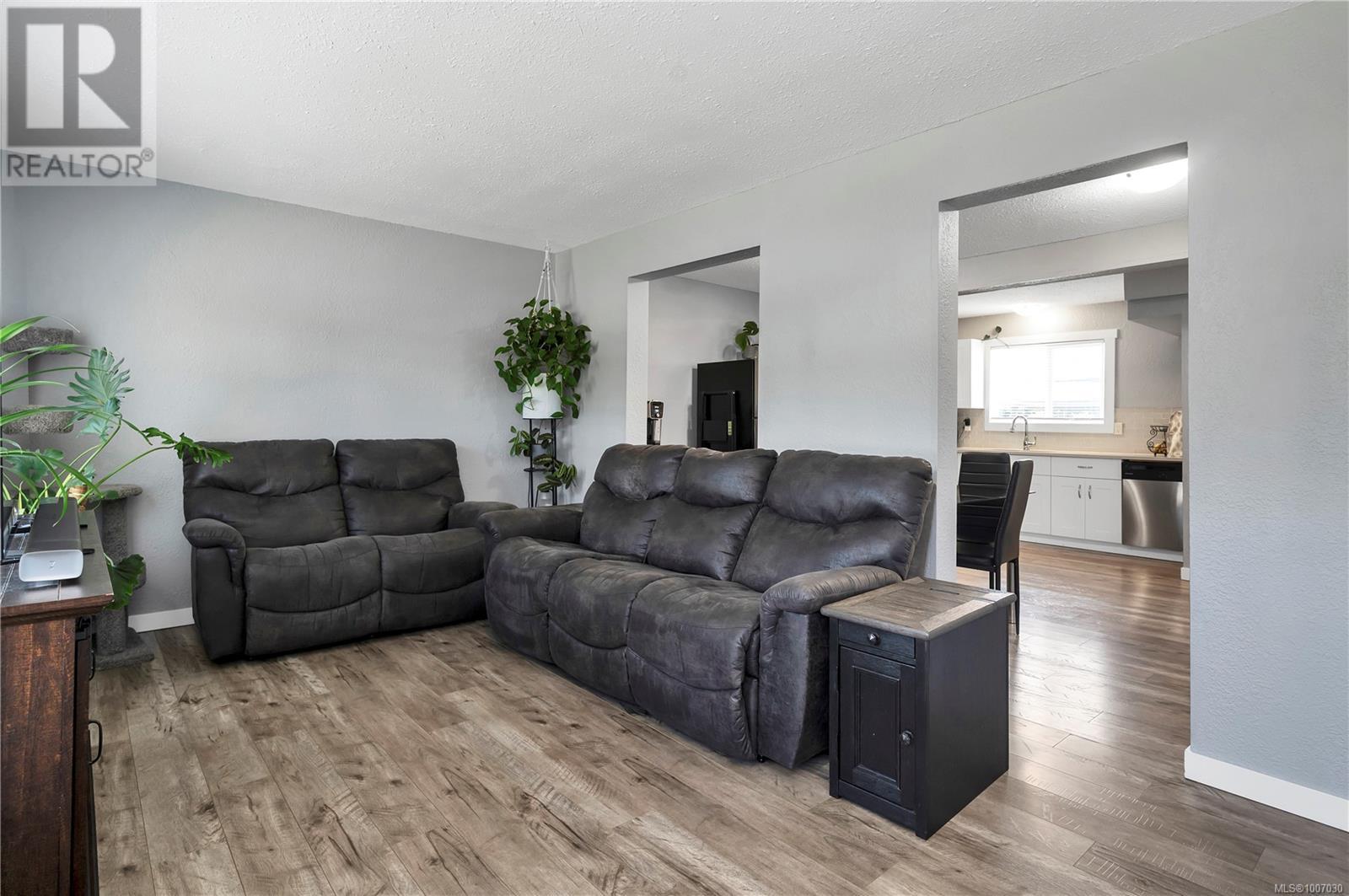 Photo 8 of 925 Watson Cres, Campbell River BC