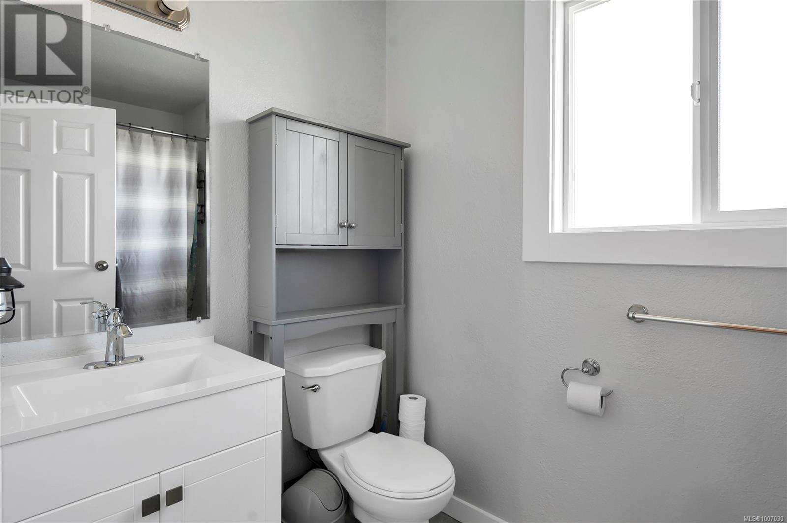 Photo 4 of 925 Watson Cres, Campbell River BC
