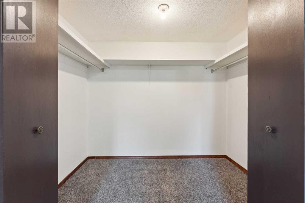 Single Family House Bi-level for Sale in E   Street SE Forest Lawn Calgary 
