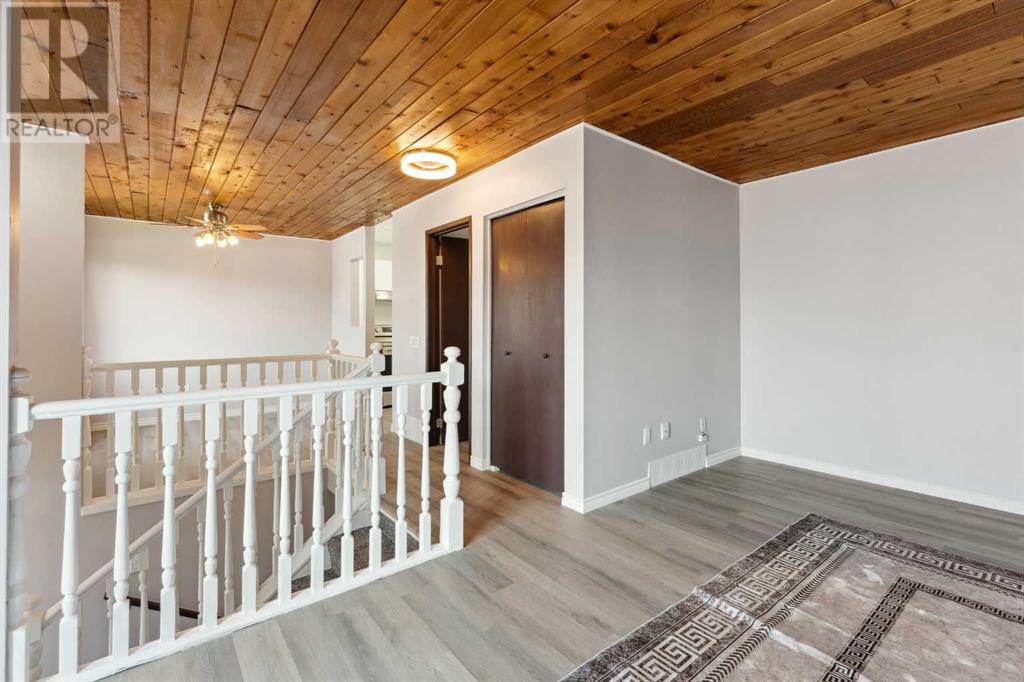 Single Family House Bi-level for Sale in E   Street SE Forest Lawn Calgary 