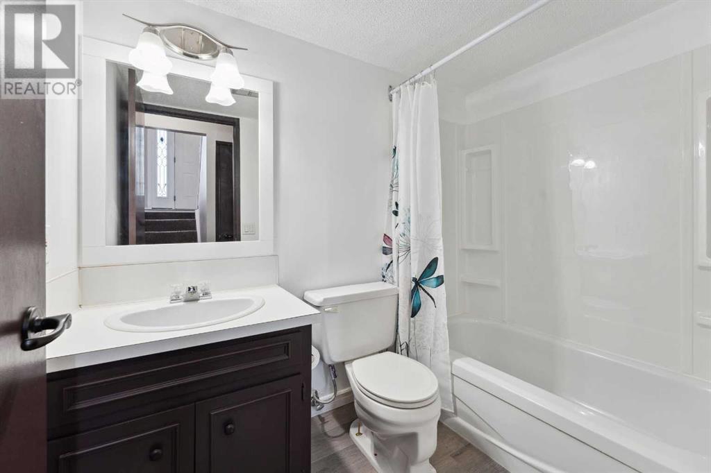 Single Family House Bi-level for Sale in E   Street SE Forest Lawn Calgary 