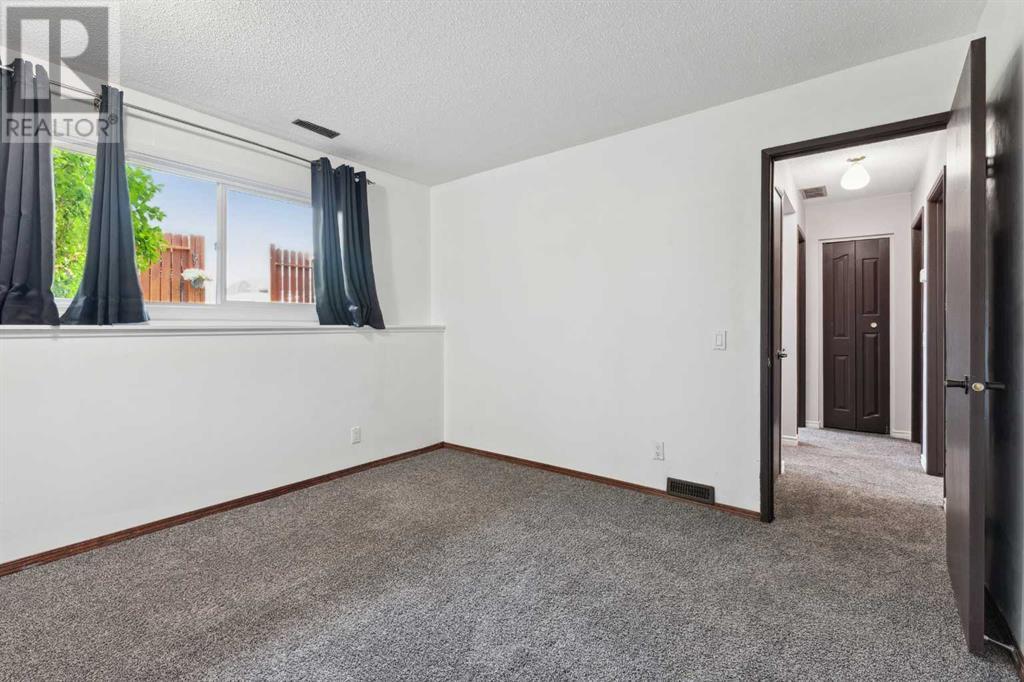 Single Family House Bi-level for Sale in E   Street SE Forest Lawn Calgary 