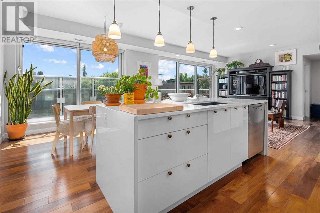 Single Family House for Sale in    Avenue NW Hillhurst Calgary 
